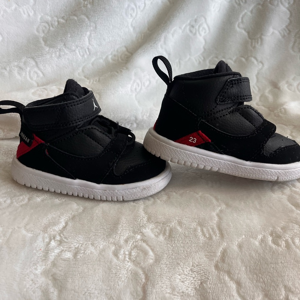 JORDAN BABY Black and Red